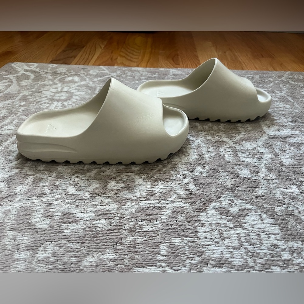 Yeezy adidas slides in bone size 6